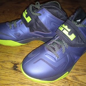 LEBRON ZOOM SOLDIERS SZ.7Y